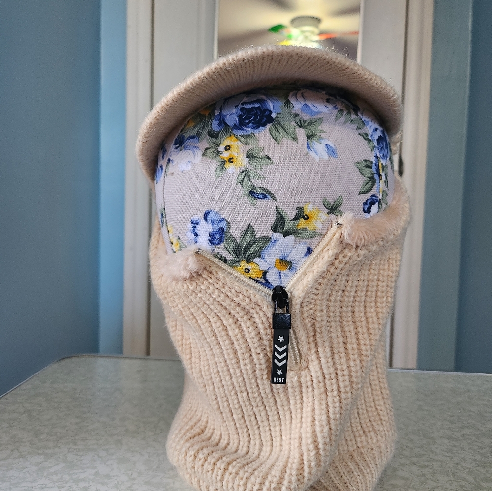 Winter 2 in 1 beanie with zipped scarf